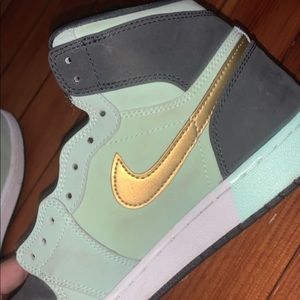 Teal air Jordan 1 mids, size 7 youth